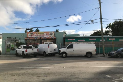 Купить коммерческую недвижимость в Майами, Флорида № 2035858 - фото 17