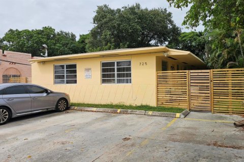 Appartement à North Miami, Floride 3 pièces, 18.58 m2 № 2406086