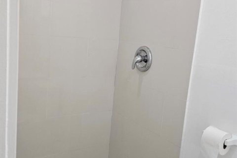 Appartement à louer à North Miami, Floride: 3 pièces, 18.58 m2 № 2406086 - photo 5