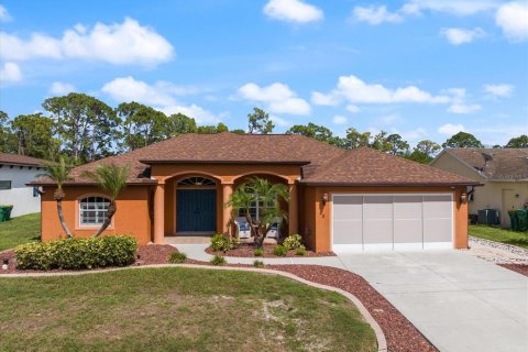 House in Port Charlotte, Florida 3 bedrooms, 172.98 sq.m. № 2208261 - photo 6