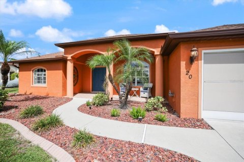 House in Port Charlotte, Florida 3 bedrooms, 172.98 sq.m. № 2208261 - photo 2