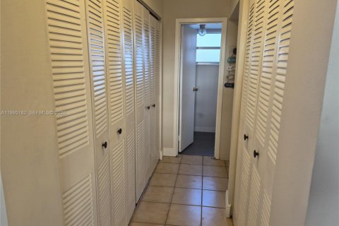 Condominio en venta en Miami, Florida, 2 dormitorios, 105.44 m2 № 2027163 - foto 3