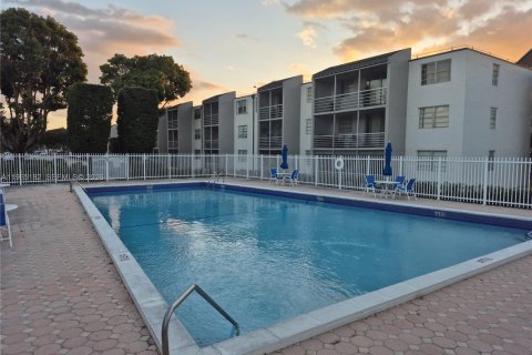 Condominio en venta en Miami, Florida, 2 dormitorios, 105.44 m2 № 2027163 - foto 16