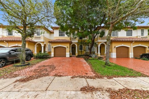 Touwnhouse à louer à Miramar, Floride: 3 chambres, 143.91 m2 № 2047638 - photo 2