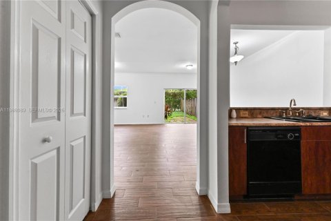 Touwnhouse à louer à Miramar, Floride: 3 chambres, 143.91 m2 № 2047638 - photo 6