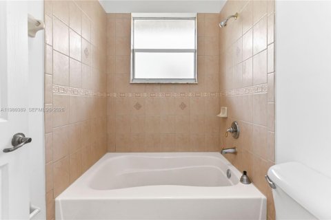 Touwnhouse à louer à Miramar, Floride: 3 chambres, 143.91 m2 № 2047638 - photo 29