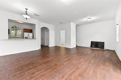 Touwnhouse à louer à Miramar, Floride: 3 chambres, 143.91 m2 № 2047638 - photo 12