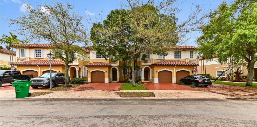Touwnhouse à Miramar, Floride 3 chambres, 143.91 m2 № 2047638