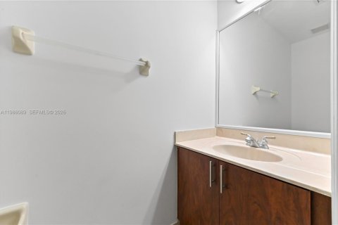 Touwnhouse à louer à Miramar, Floride: 3 chambres, 143.91 m2 № 2047638 - photo 10