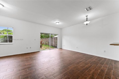 Touwnhouse à louer à Miramar, Floride: 3 chambres, 143.91 m2 № 2047638 - photo 11