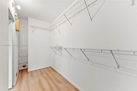 Touwnhouse à louer à Miramar, Floride: 3 chambres, 143.91 m2 № 2047638 - photo 27