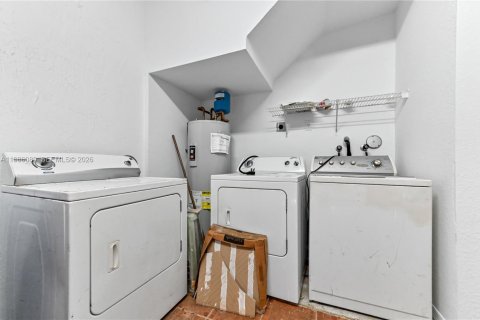 Touwnhouse à louer à Miramar, Floride: 3 chambres, 143.91 m2 № 2047638 - photo 5