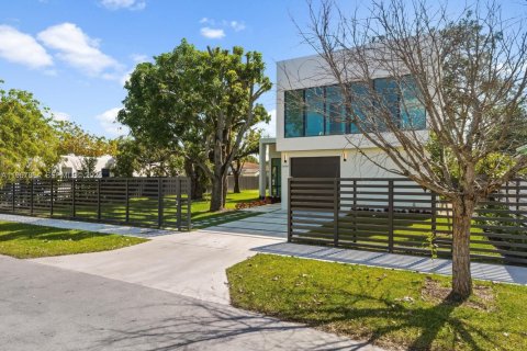 Купить виллу или дом в Майами, Флорида 5 спален, № 2029591 - фото 2