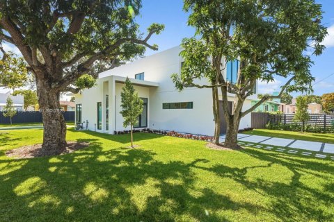 Купить виллу или дом в Майами, Флорида 5 спален, № 2029591 - фото 4