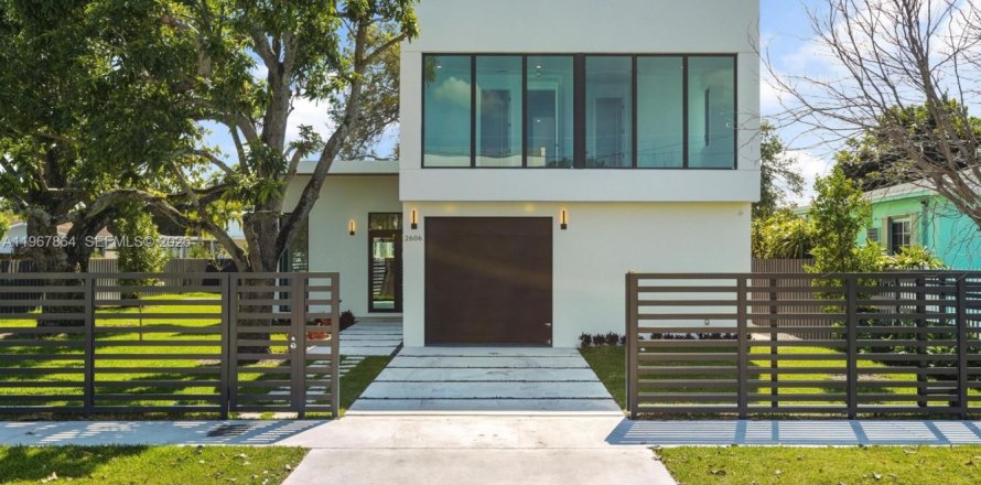 Дом в Майами, Флорида 5 спален № 2029591