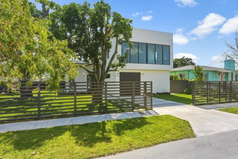 Купить виллу или дом в Майами, Флорида 5 спален, № 2029591 - фото 3