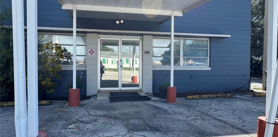 Propiedad comercial en Frostproof, Florida 297.29 m2 № 1903292