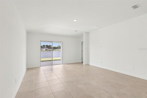 House in Palm Coast, Florida 4 bedrooms, 171.13 sq.m. № 2101159 - photo 10