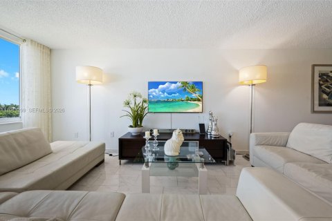 Condo in North Miami Beach, Florida, 2 bedrooms  № 2001772 - photo 12