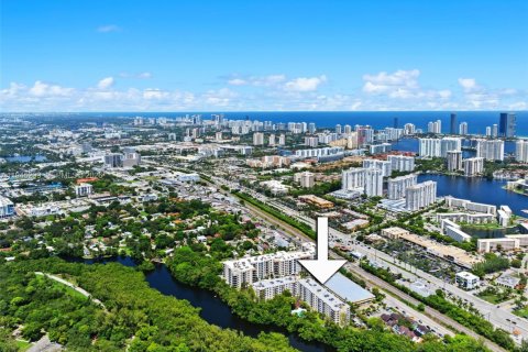 Condo in North Miami Beach, Florida, 2 bedrooms  № 2001772 - photo 30