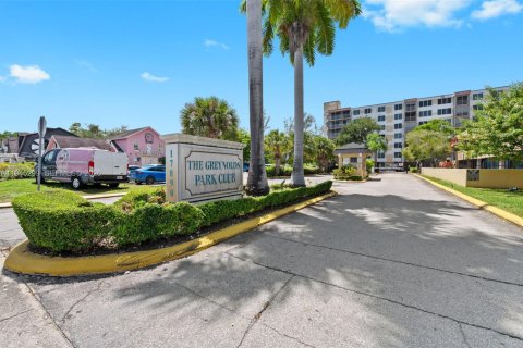 Condo in North Miami Beach, Florida, 2 bedrooms  № 2001772 - photo 3