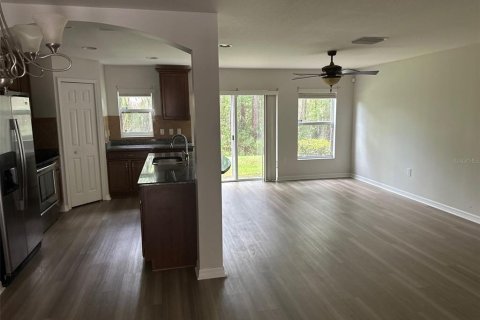 Townhouse in Wesley Chapel, Florida 3 bedrooms, 140.56 sq.m. № 2206613 - photo 5