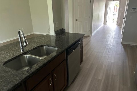 Townhouse in Wesley Chapel, Florida 3 bedrooms, 140.56 sq.m. № 2206613 - photo 15