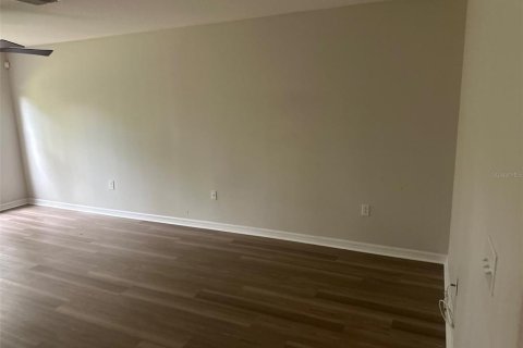 Townhouse in Wesley Chapel, Florida 3 bedrooms, 140.56 sq.m. № 2206613 - photo 6