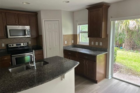 Townhouse in Wesley Chapel, Florida 3 bedrooms, 140.56 sq.m. № 2206613 - photo 8