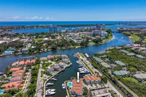 Adosado en North Palm Beach, Florida 3 dormitorios, 238.67 m2 № 2260994