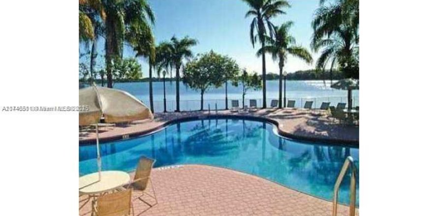 Condo in Oakland Park, Florida, 1 bedroom № 1934703