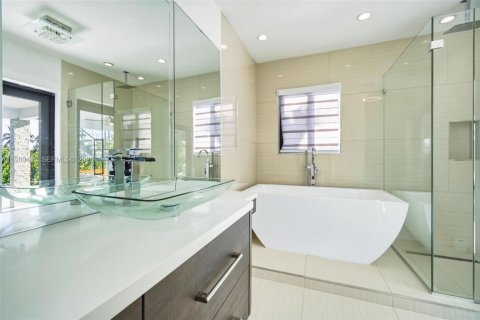 Купить виллу или дом в Дейви, Флорида 5 спален, 636.38м2, № 2057742 - фото 28