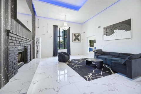 Купить виллу или дом в Дейви, Флорида 5 спален, 636.38м2, № 2057742 - фото 16