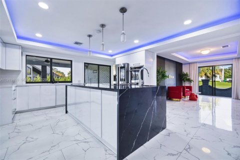 Купить виллу или дом в Дейви, Флорида 5 спален, 636.38м2, № 2057742 - фото 22