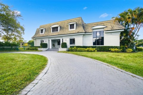 Купить виллу или дом в Дейви, Флорида 5 спален, 636.38м2, № 2057742 - фото 7