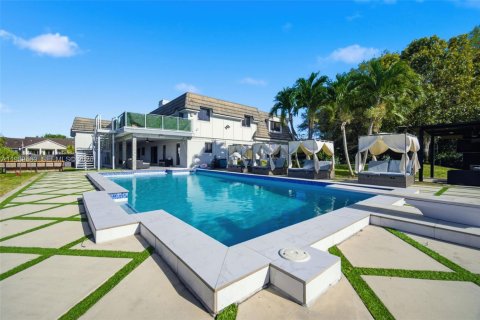 Дом в Дейви, Флорида 5 спален, 636.38м2 № 2057742