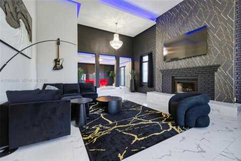 Купить виллу или дом в Дейви, Флорида 5 спален, 636.38м2, № 2057742 - фото 10