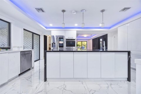 Купить виллу или дом в Дейви, Флорида 5 спален, 636.38м2, № 2057742 - фото 23