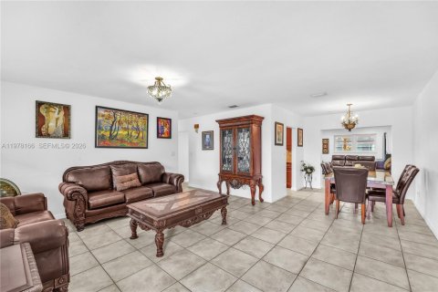 Купить виллу или дом в Майами, Флорида 4 спальни, 219.16м2, № 2043412 - фото 2