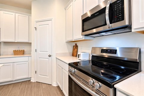 House in Edgewater, Florida 5 bedrooms, 242.2 sq.m. № 2425951 - photo 7