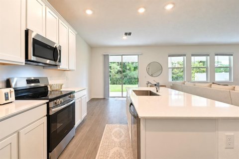 House in Edgewater, Florida 5 bedrooms, 242.2 sq.m. № 2425951 - photo 5