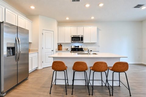 House in Edgewater, Florida 5 bedrooms, 242.2 sq.m. № 2425951 - photo 8