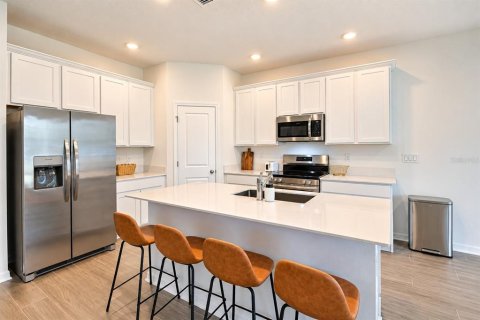 House in Edgewater, Florida 5 bedrooms, 242.2 sq.m. № 2425951 - photo 4