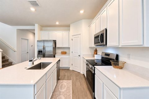 House in Edgewater, Florida 5 bedrooms, 242.2 sq.m. № 2425951 - photo 6