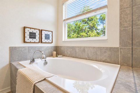 House in Edgewater, Florida 5 bedrooms, 242.2 sq.m. № 2425951 - photo 20