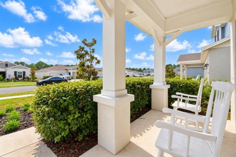 House in Edgewater, Florida 5 bedrooms, 242.2 sq.m. № 2425951 - photo 2