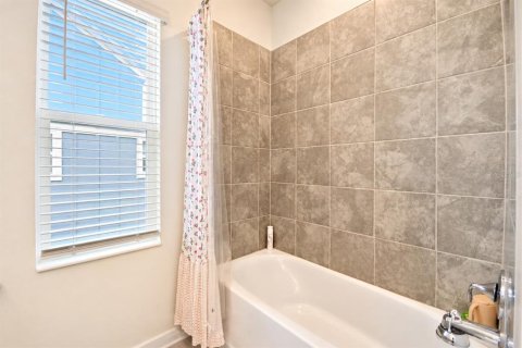 House in Edgewater, Florida 5 bedrooms, 242.2 sq.m. № 2425951 - photo 27