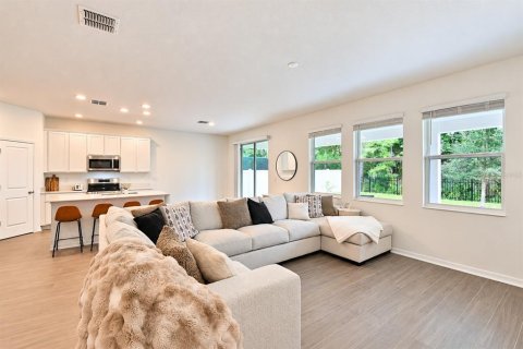 House in Edgewater, Florida 5 bedrooms, 242.2 sq.m. № 2425951 - photo 9