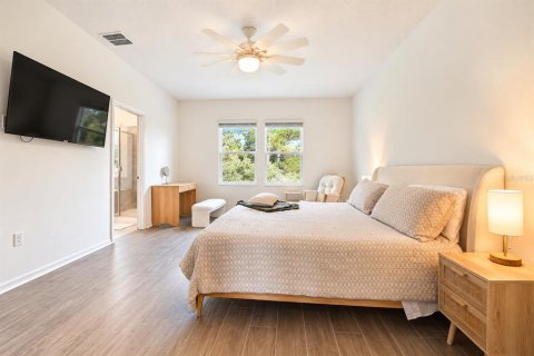 House in Edgewater, Florida 5 bedrooms, 242.2 sq.m. № 2425951 - photo 16