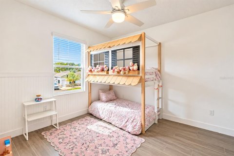 House in Edgewater, Florida 5 bedrooms, 242.2 sq.m. № 2425951 - photo 25
